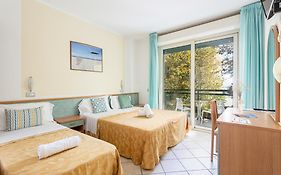 Hotel Gadames - Lunch On The Beach