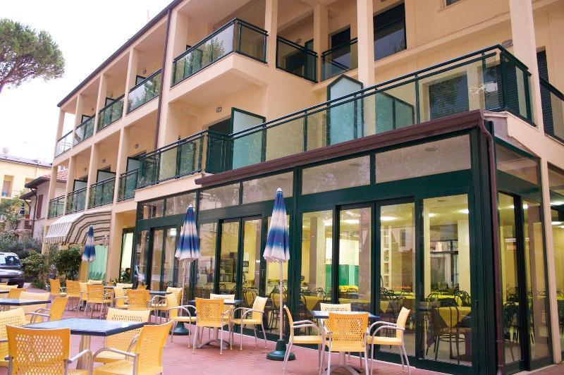 Hotel Gadames - Lunch On The Beach Cervia Esterno foto