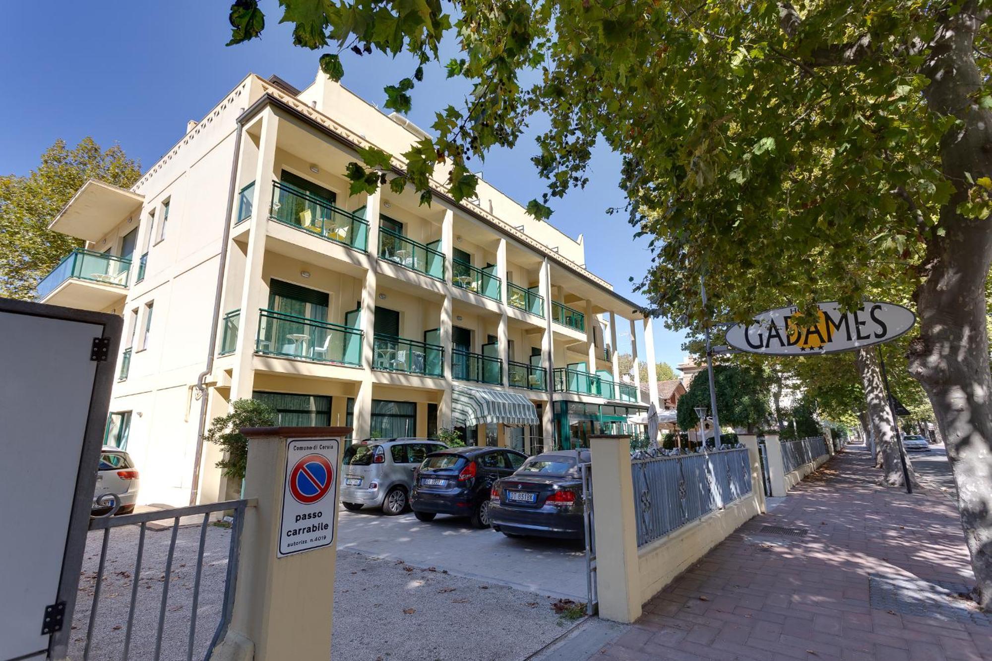 Hotel Gadames - Lunch On The Beach Cervia Esterno foto