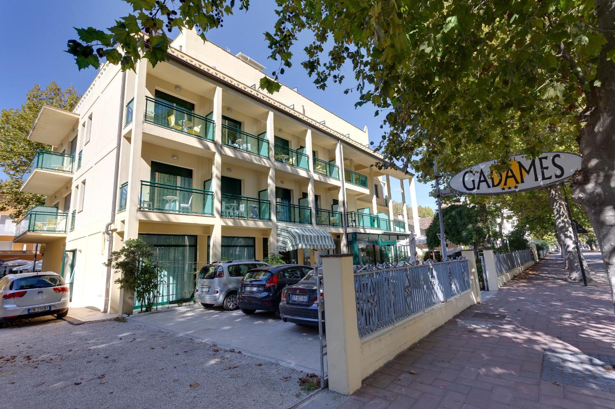 Hotel Gadames - Lunch On The Beach Cervia Esterno foto