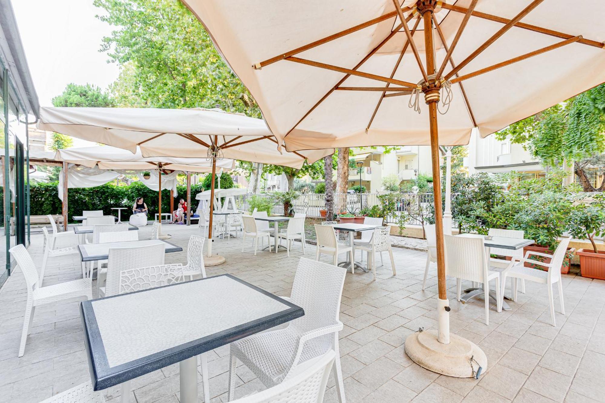Hotel Gadames - Lunch On The Beach Cervia Esterno foto