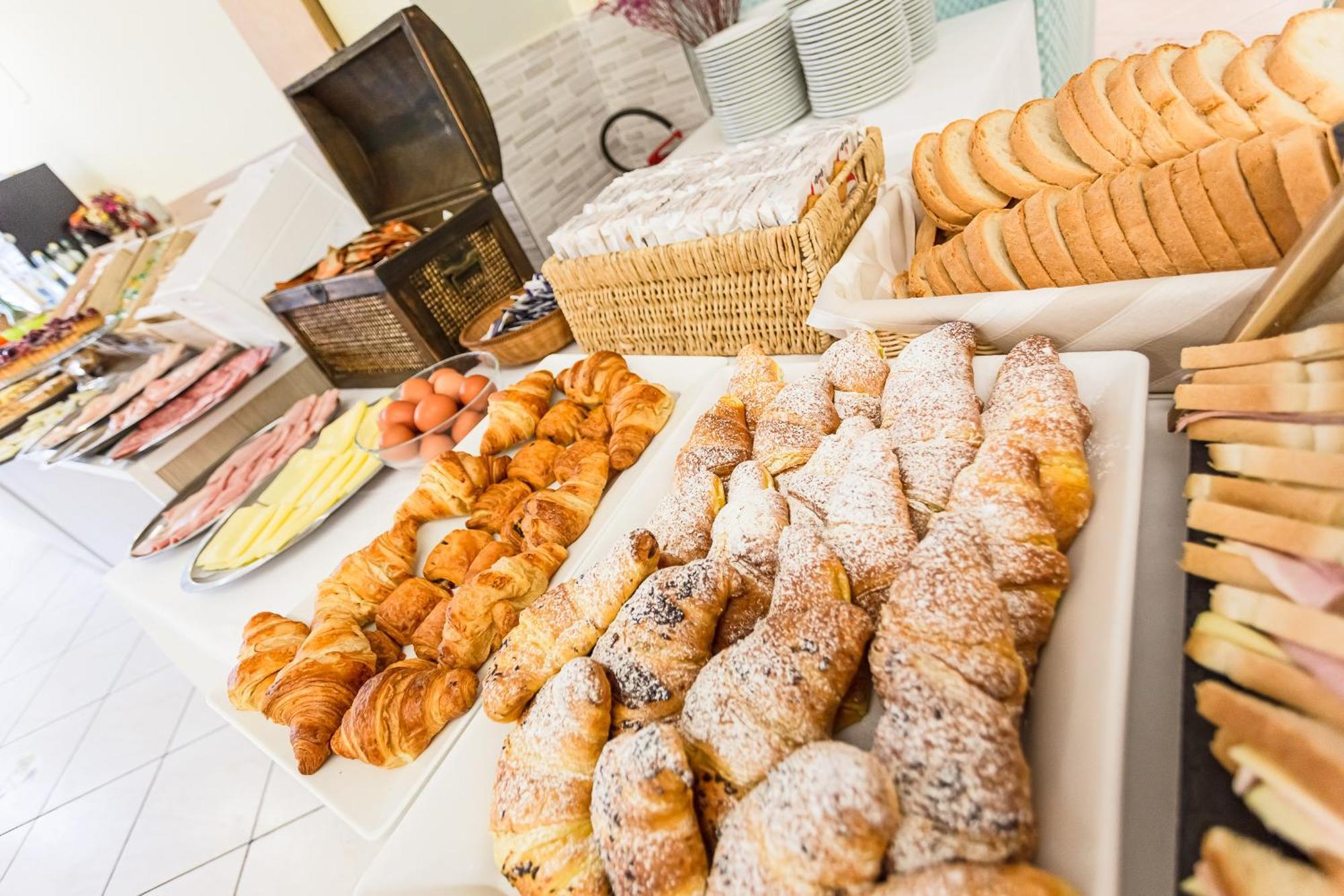 Hotel Gadames - Lunch On The Beach Cervia Esterno foto
