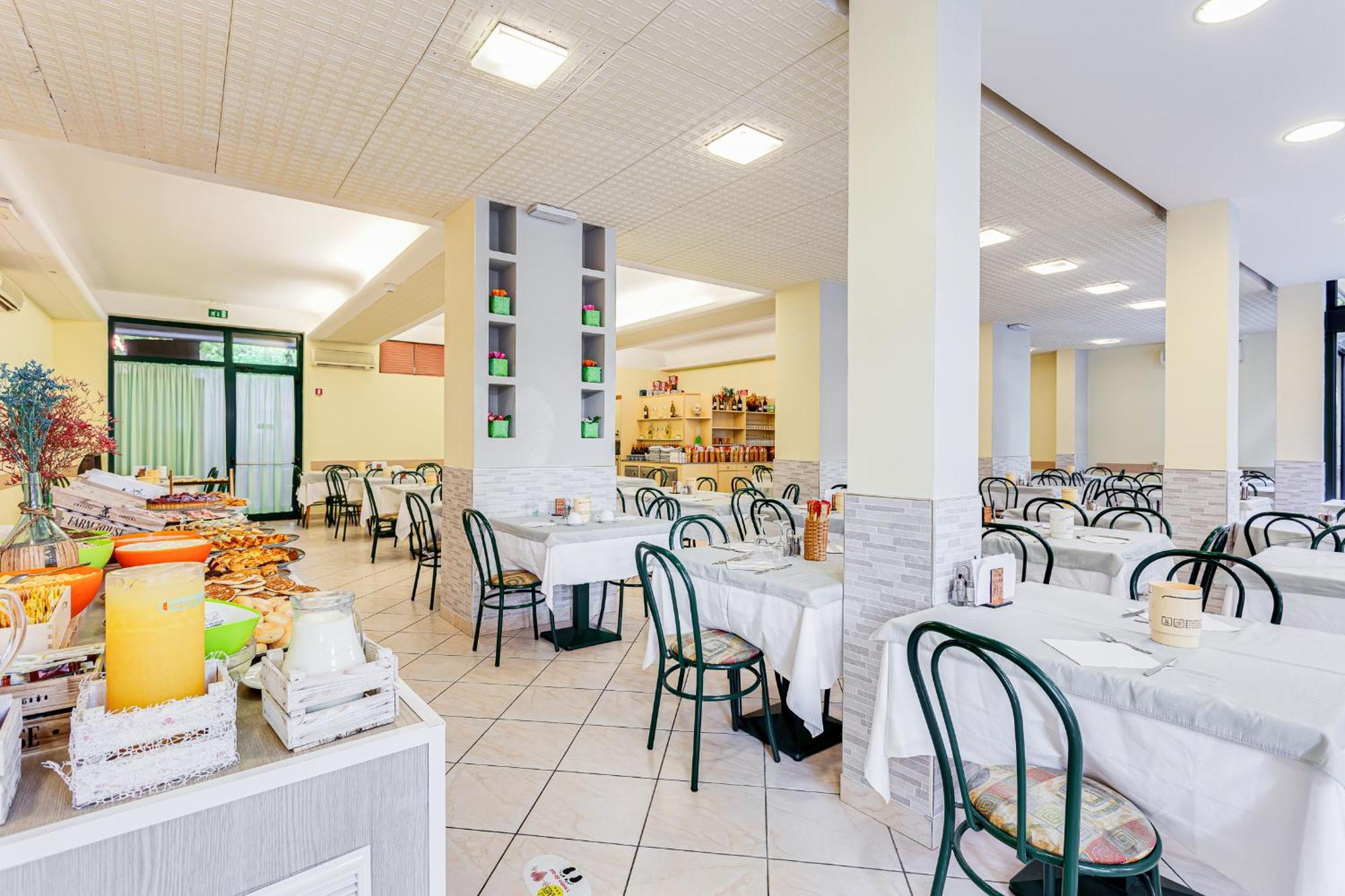 Hotel Gadames - Lunch On The Beach Cervia Esterno foto