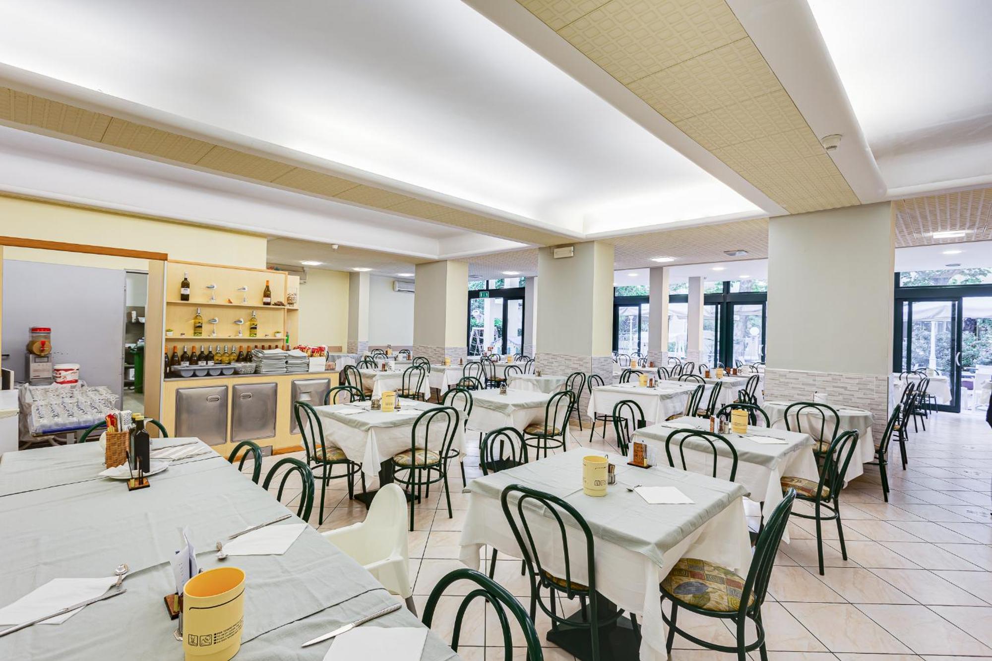 Hotel Gadames - Lunch On The Beach Cervia Esterno foto
