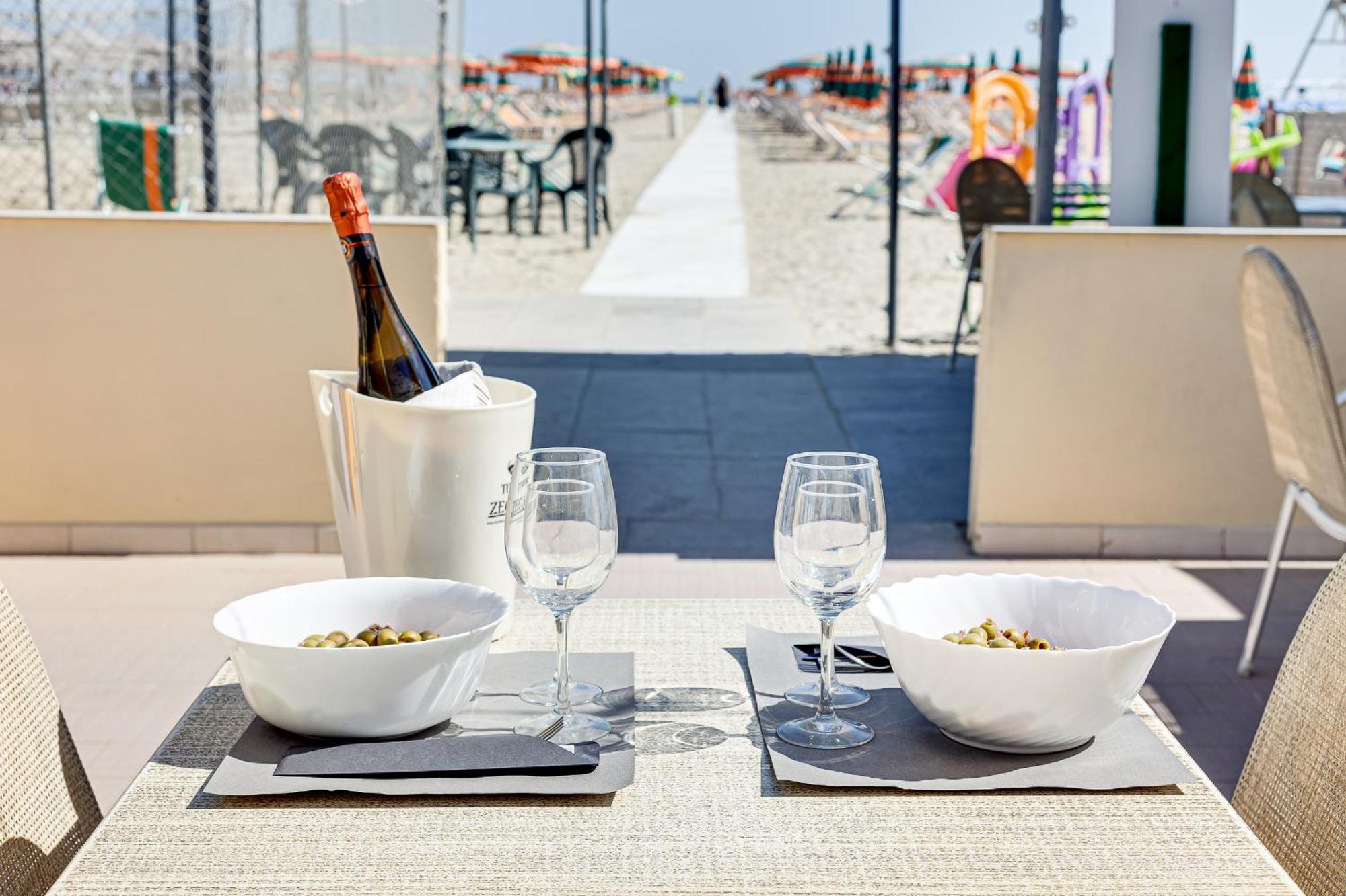 Hotel Gadames - Lunch On The Beach Cervia Esterno foto