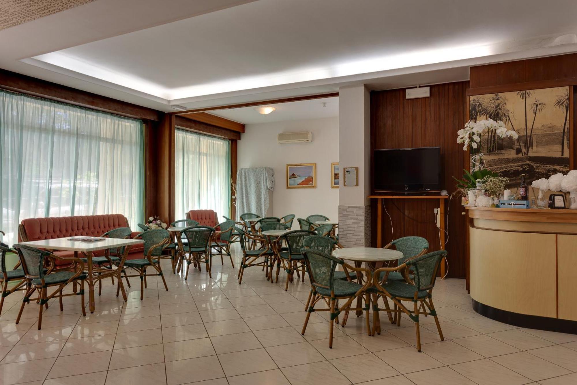 Hotel Gadames - Lunch On The Beach Cervia Esterno foto